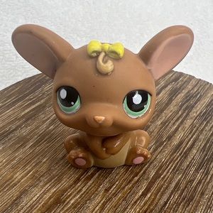 LITTLEST PET SHOP MOUSE #989 Hasbro 2006 Yellow bow Green Eyes
